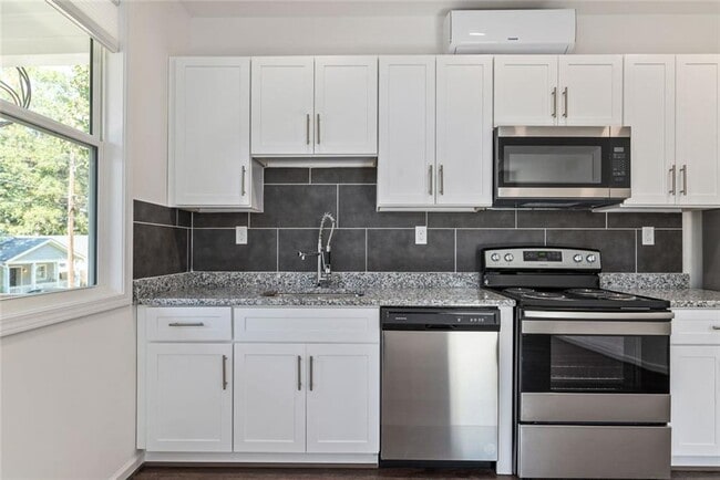 Building Photo - 1060 Grant Way SE