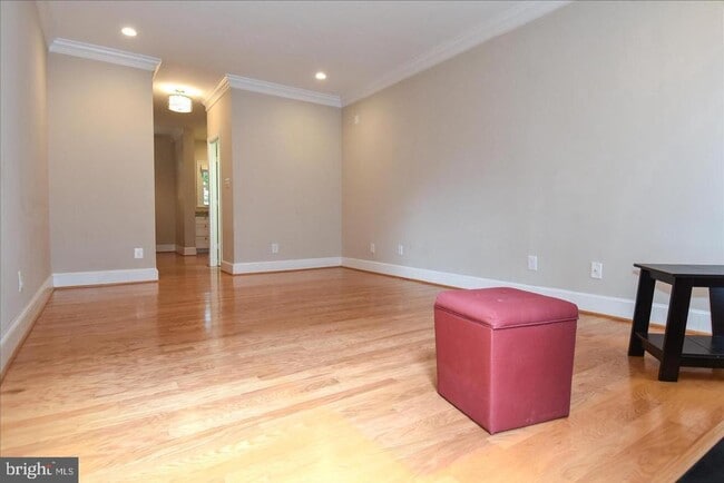 Building Photo - 515 Tobacco Quay