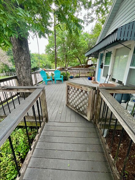 Large Shady Front Deck - Just awaiting your twinkle lights... - 1410 Ulit Ave