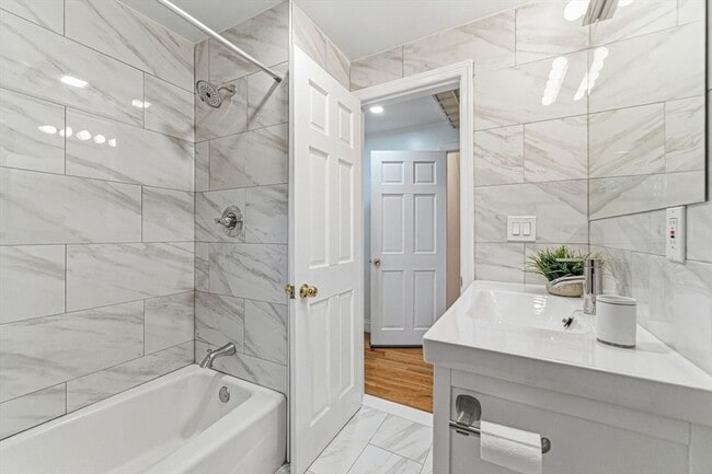 Building Photo - 63 Dickerman Ln