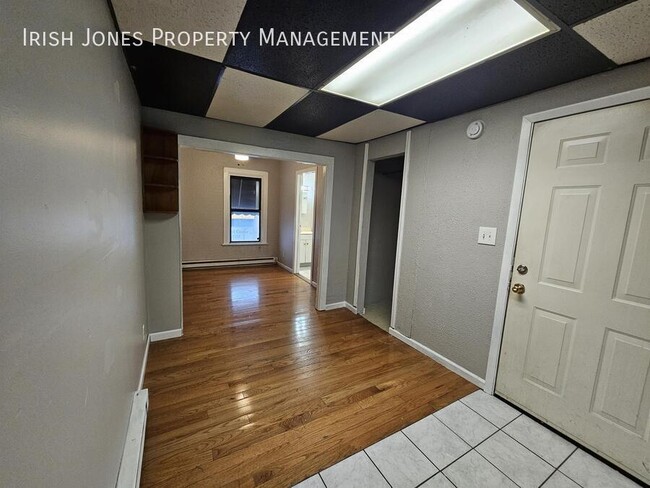 Building Photo - 1817 Pine-Apt 3