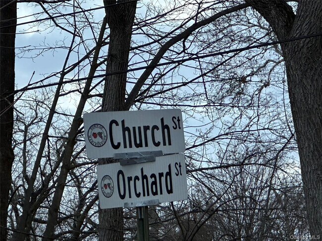 Building Photo - 17 Church St