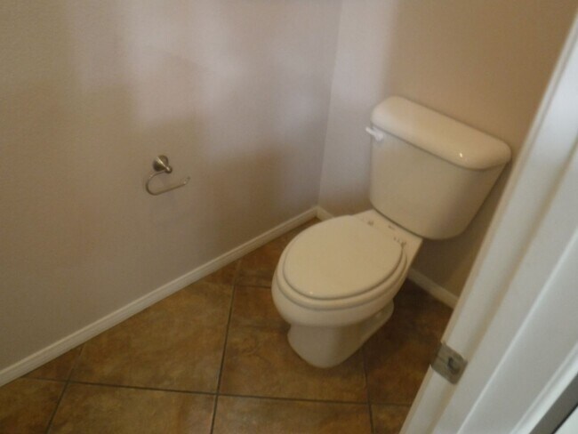 Building Photo - 1500 SQUARE FEET, 2 BED, 2 BATH AND 2 CAR ...