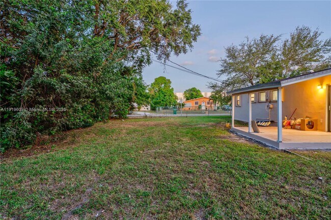 Building Photo - 1291 NE 207th St