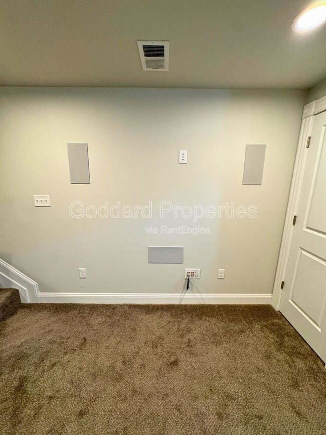 Building Photo - 842 N Patterson Park Ave