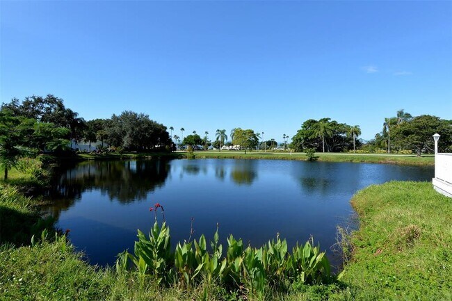 Building Photo - 923 Sandpiper Cir