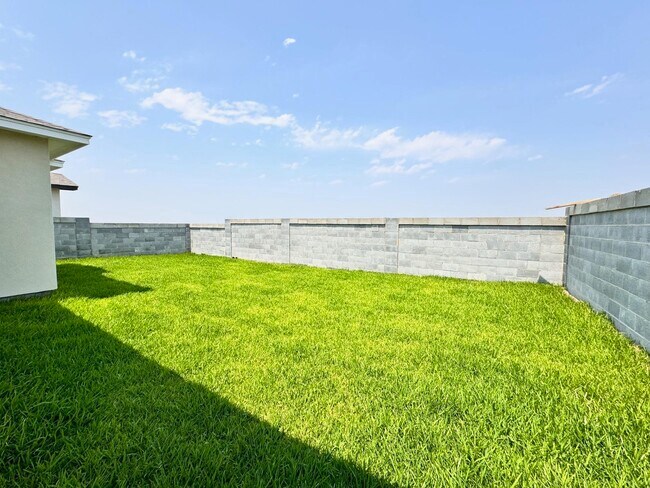 Building Photo - 1405 Eagles Ln