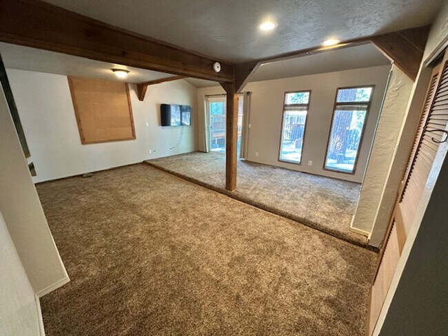 Building Photo - Lovely multi level home available now for ...
