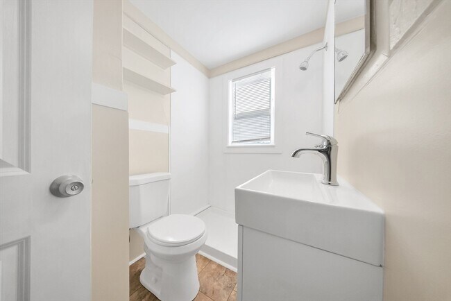 Building Photo - 25 5th Ave