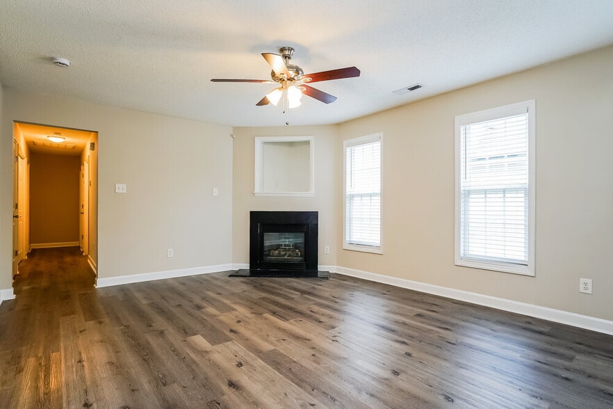 Building Photo - 5640 Tealbrook Dr