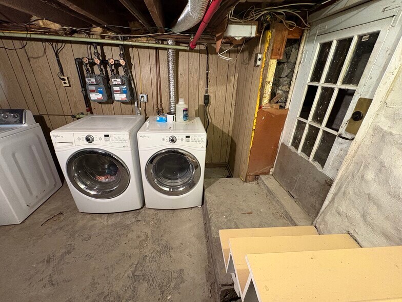 Building Photo - 312 Cherry St