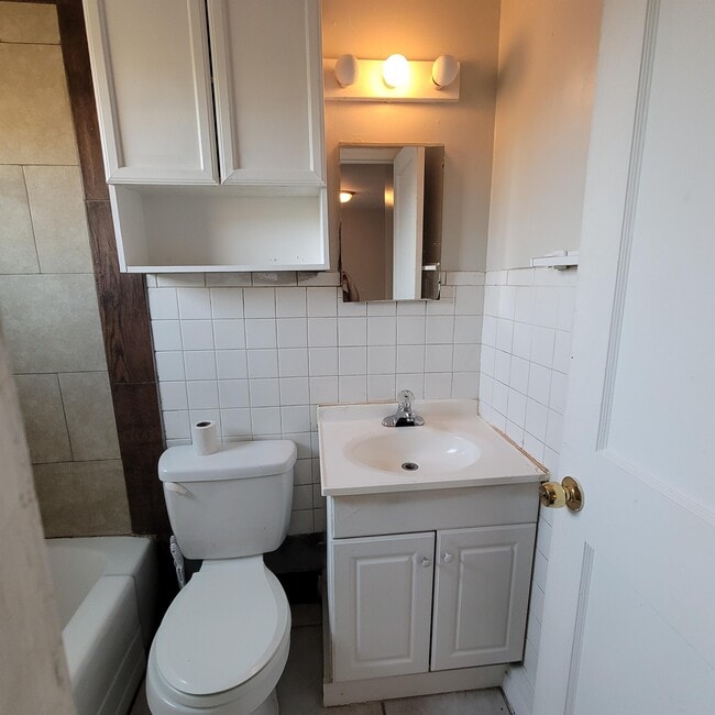 Building Photo - 818 S Terrace Dr