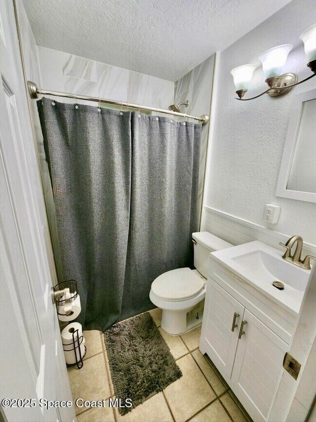 Building Photo - 1228 E Azalea Ct