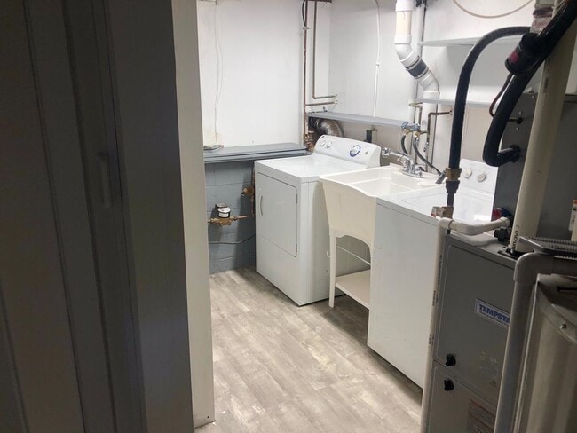 Building Photo - Upper St. Clair - 3 BR Split Entry House, Garage, Central Air!