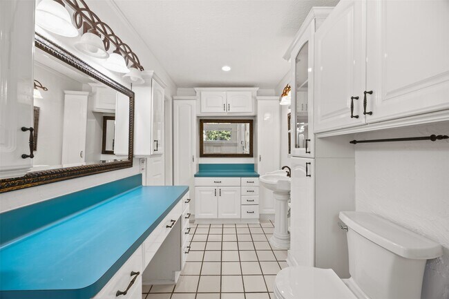 Building Photo - 12 Dewthread Ct