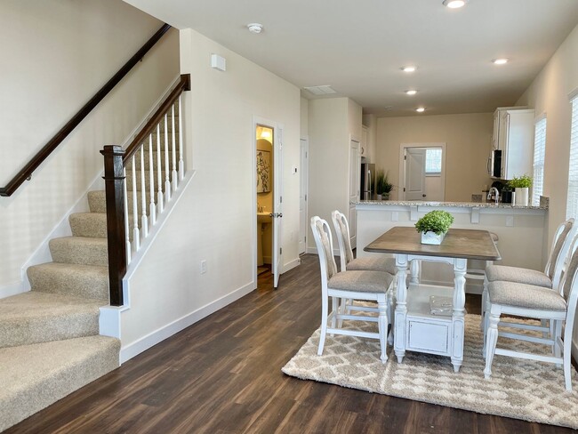 Building Photo - Cardinal | 4 Bed 2.5 Bath | Garage | 1895 sf