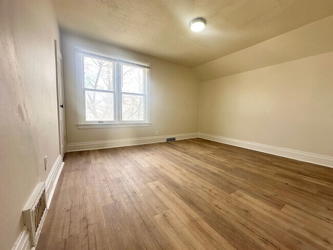 Building Photo - 1201 S 15th St