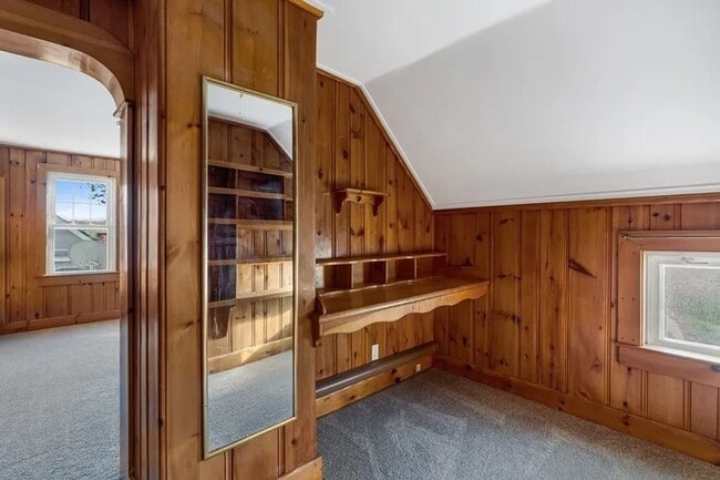 Building Photo - Sunny & Bright Updated 2 BA / 1 Ba Home in Dartmouth