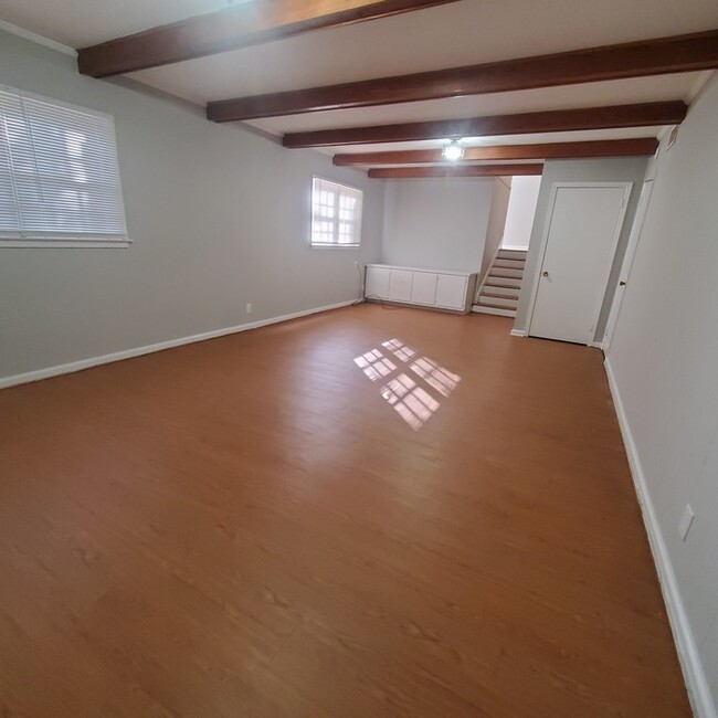 Building Photo - 3631 Royal Crest Dr