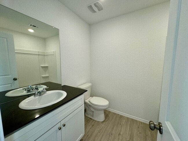 Building Photo - Modern 4-Bedroom Home with Community Pool ...