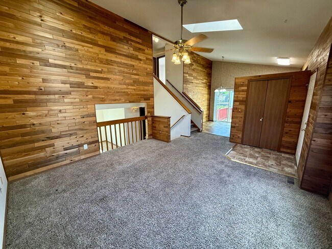 Primary Photo - 3 Bedroom 2 Bath Tri Level Home with 2 Car...