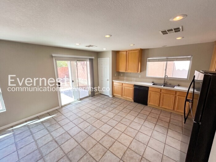 Building Photo - 11221 Salentino Ave