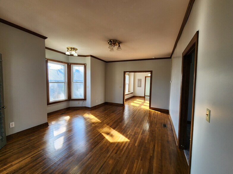 Building Photo - 1008 Vine St