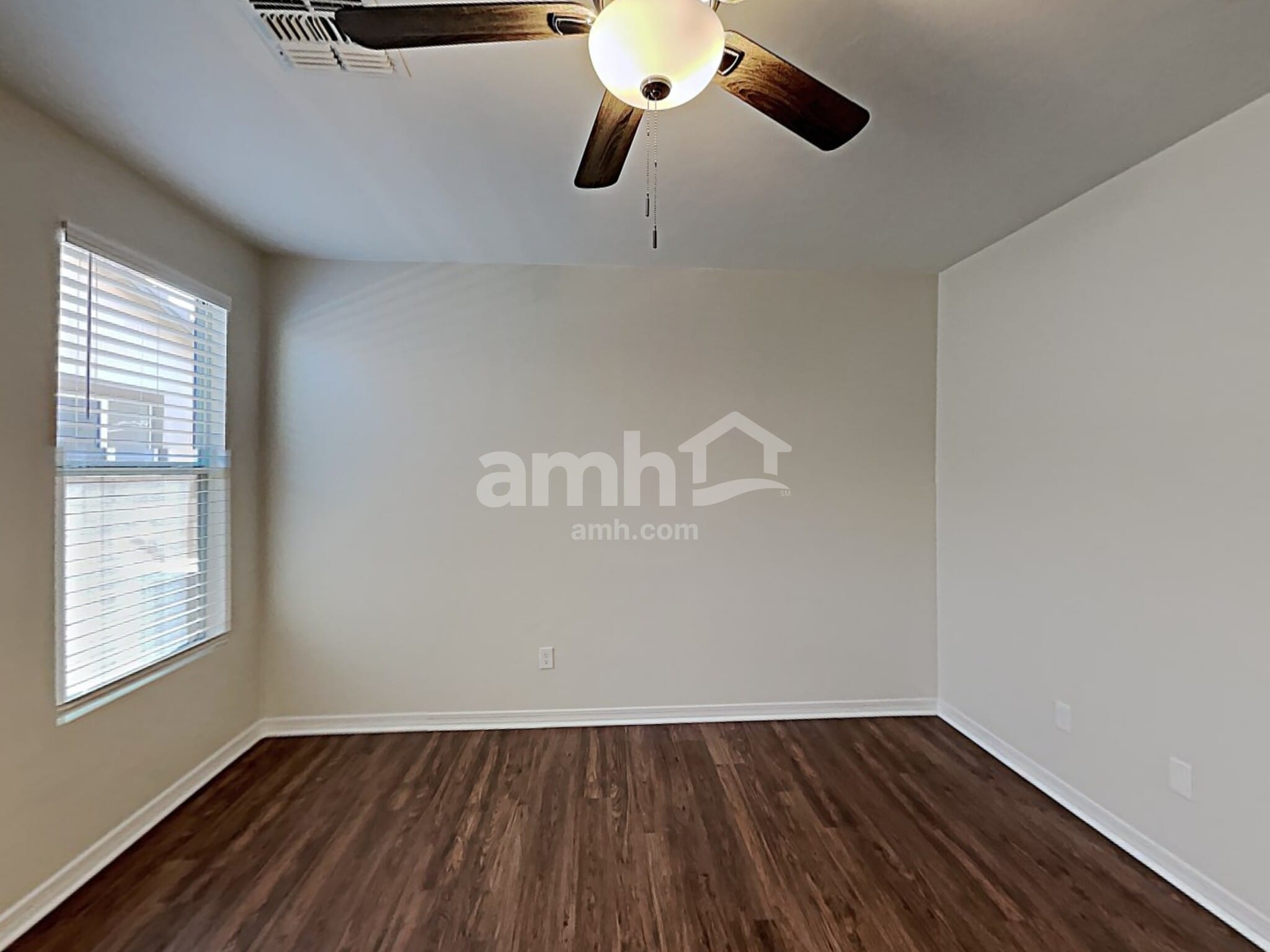 Building Photo - 221 W Vuelta Friso