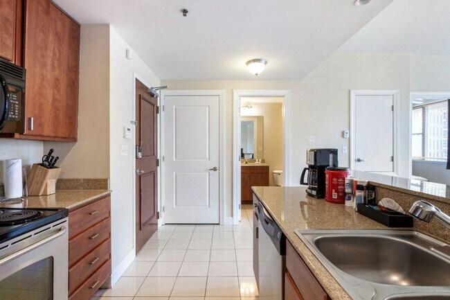 Building Photo - 925 Common St