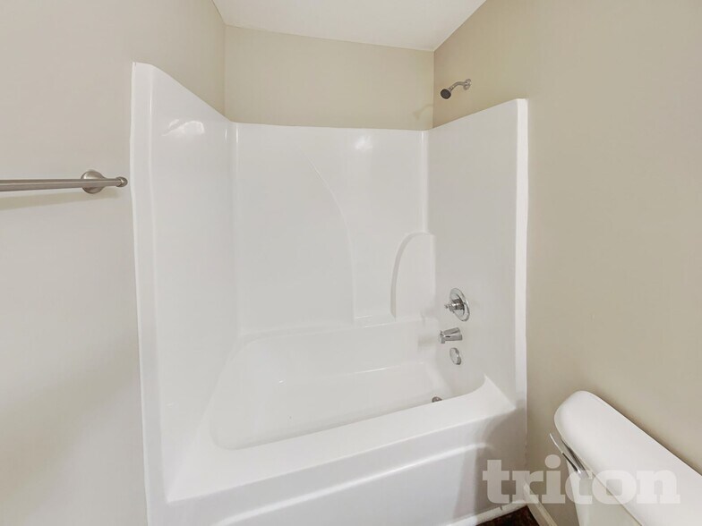 Building Photo - 1615 Sunray Dr