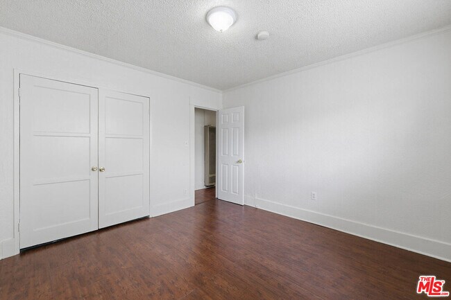 Building Photo - 6015 Brynhurst Ave