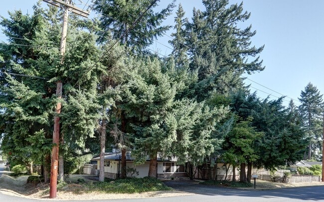 Building Photo - Beautifully Refinished 4BR 2BA Home on Lar...