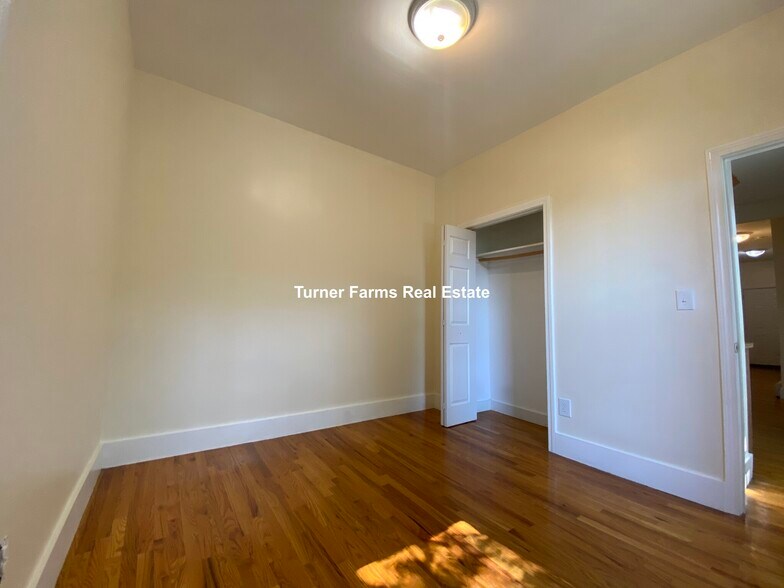 Building Photo - 42 Florence St