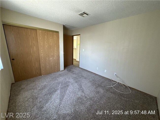 Building Photo - UPSTAIRS 2 BEDROOM UNIT ON THE EASTSIDE!