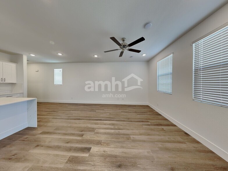 Building Photo - 11146 Magallanes St