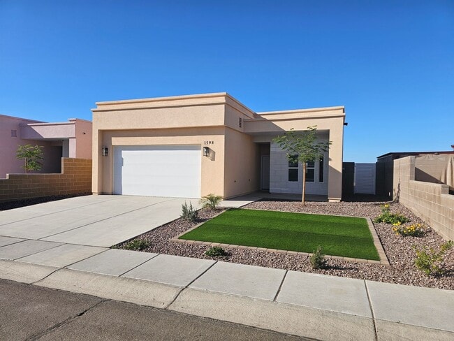 Building Photo - New San Luis AZ Rental with landscaping and fenced lot - 3 Bedrooms