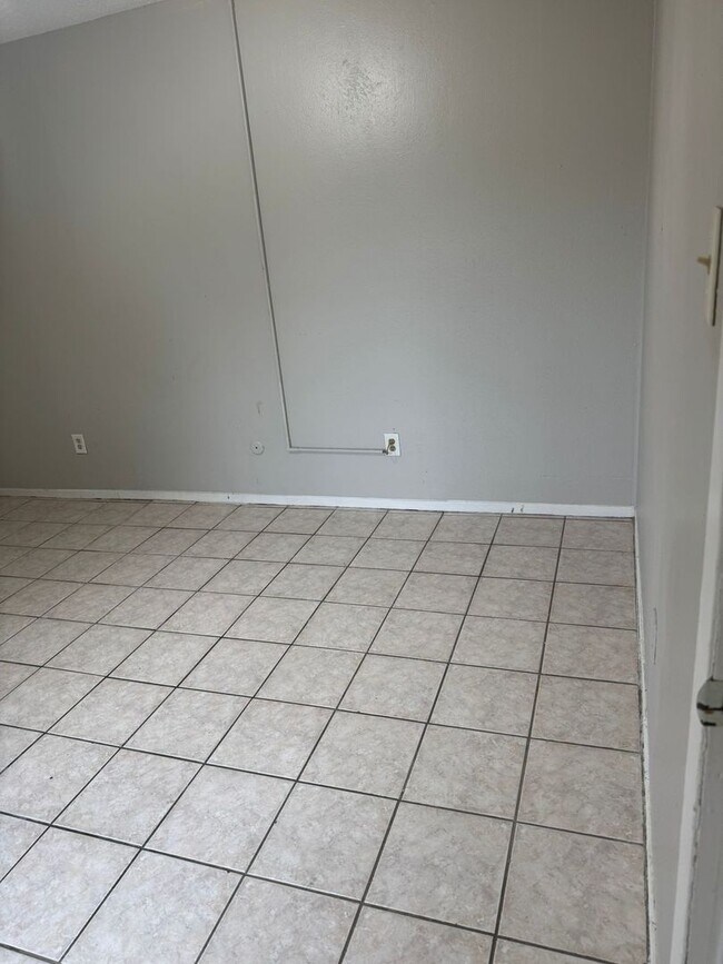 Building Photo - 4630 Country Creek Dr