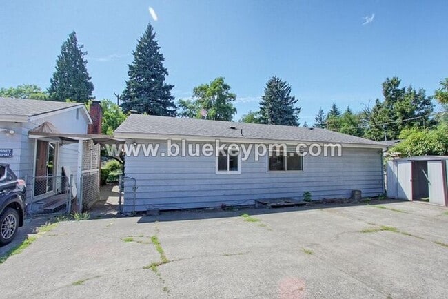 Building Photo - One Month Free Rent with 12 Month Lease: 2...