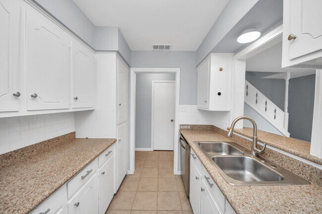 Building Photo - 10654 Hazelhurst Dr