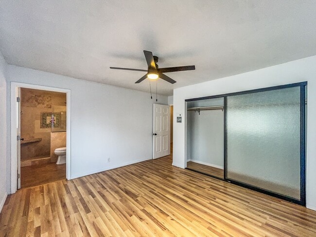 Building Photo - Beautiful 2BD/2BA W/ Private Balcony and In-Unit Laundry in Midway District! Move-in Special Deta...