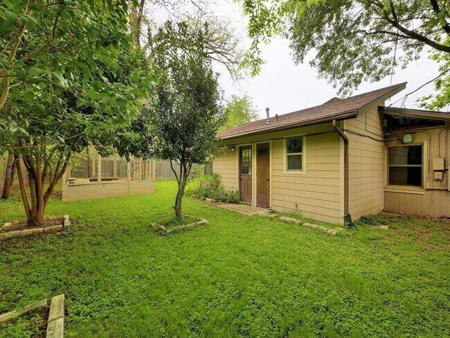 Building Photo - 2905 Perry Ln