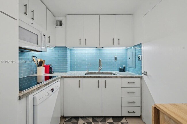 Building Photo - 3301 NE 5th Ave