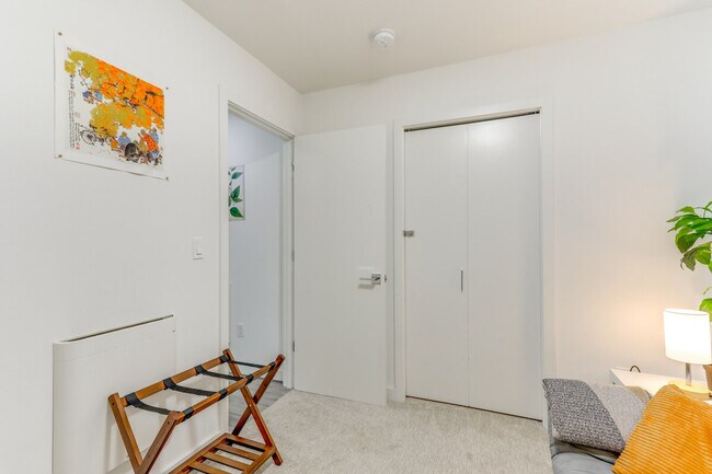 Building Photo - 128A W Florentia St