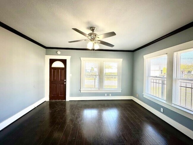 Building Photo - 118 N Drennan St