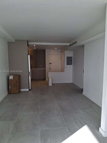 Building Photo - 2899 Collins Ave