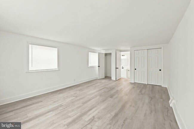 Building Photo - 471 N Elmwood Rd