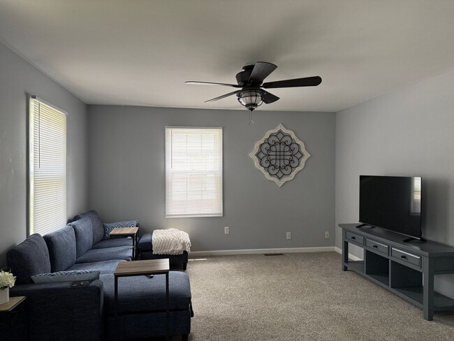 Primary Photo - 501 N Dickson St