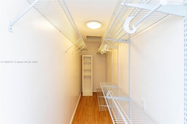 Building Photo - 3862 NE 171 St