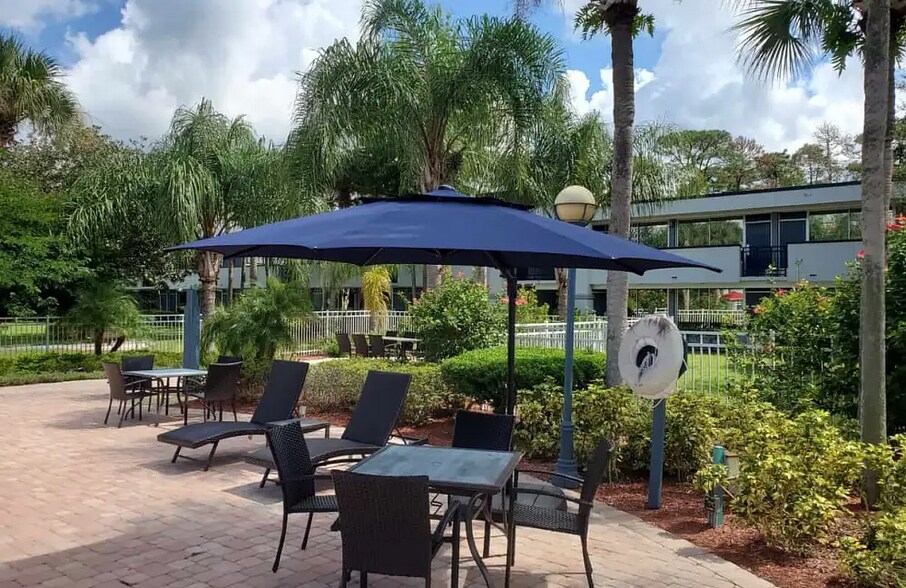 Building Photo - 2851 Maingate Village Cir