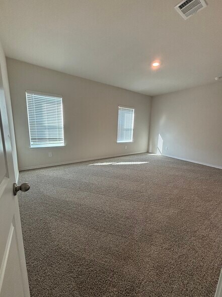 Building Photo - 3303 Sweetwater Way